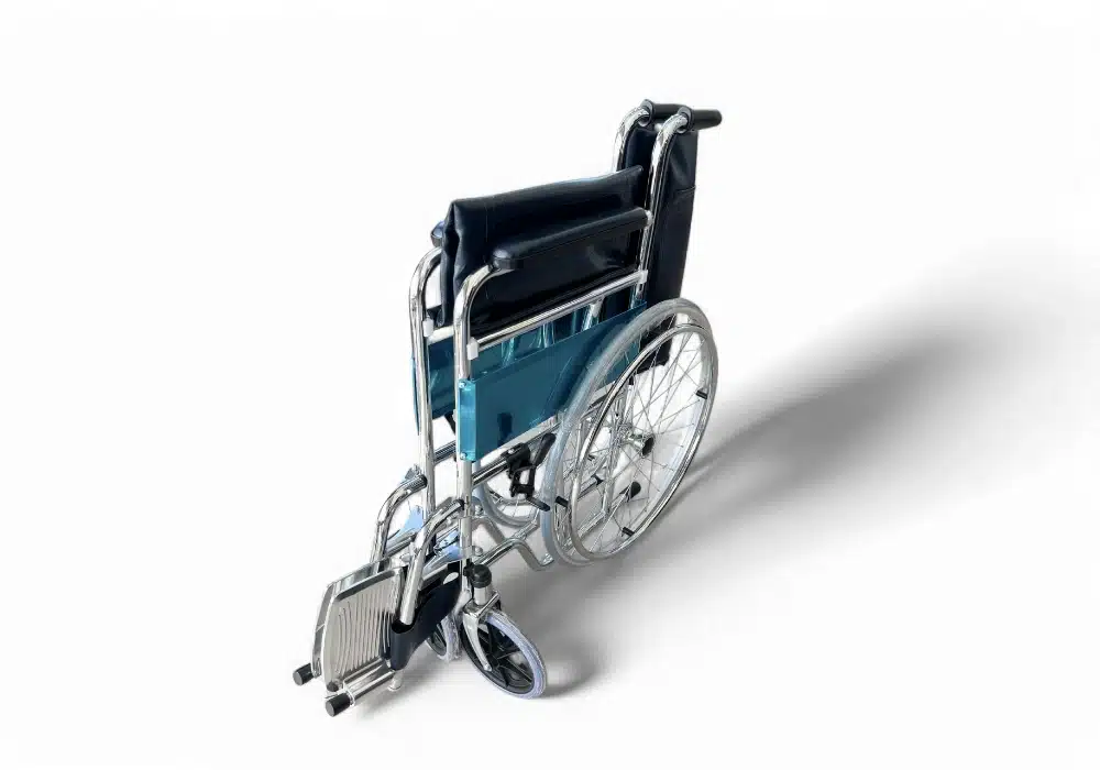 Fauteuil roulant adulte avec reposes pieds démontables
