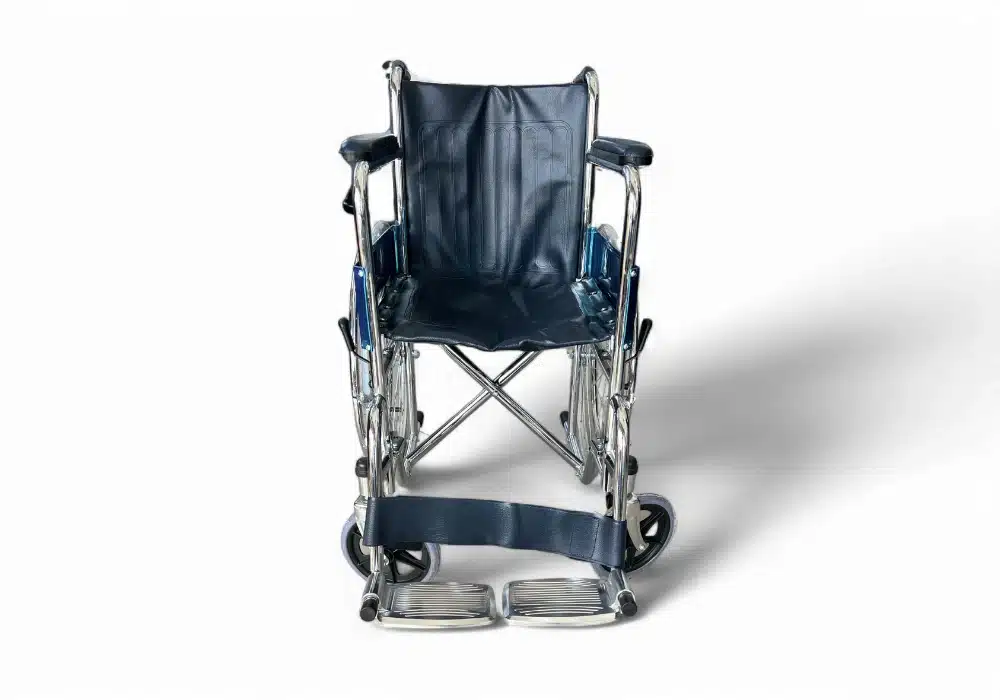 Fauteuil roulant adulte avec reposes pieds démontables